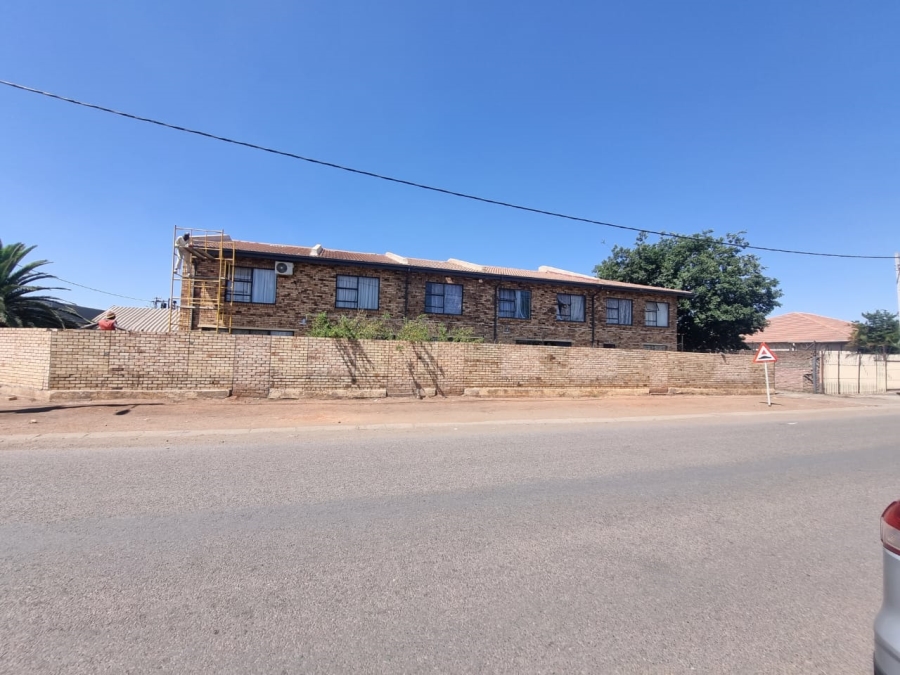 Commercial Property for Sale in Zinniaville North West